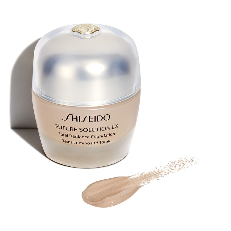 Total Radiance Foundation SPF20, Golden 3