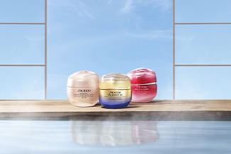 Sichere Dir Deine Sun Protector Lotion (7 ml), Vital Perfection Soft Cream (15 ml) und Deine exklusive Beach Pouch ab 99 €*. 