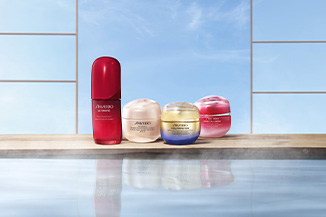 Sichere Dir Deine Sun Protector Lotion (7 ml), Vital Perfection Soft Cream (15 ml) und Deine exklusive Beach Pouch ab 99 €*. 
